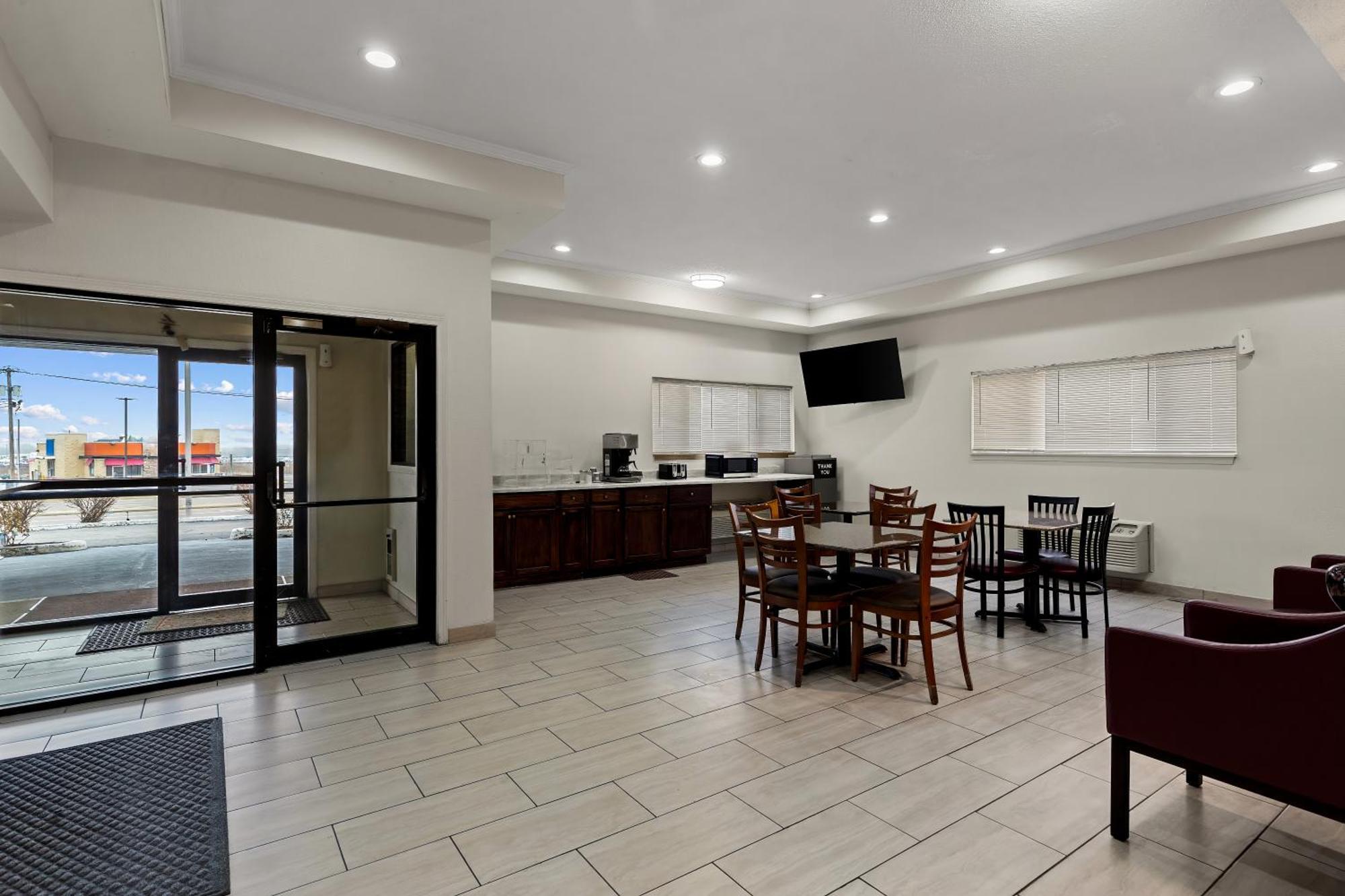 Red Lion Inn & Suites Caseyville Εξωτερικό φωτογραφία